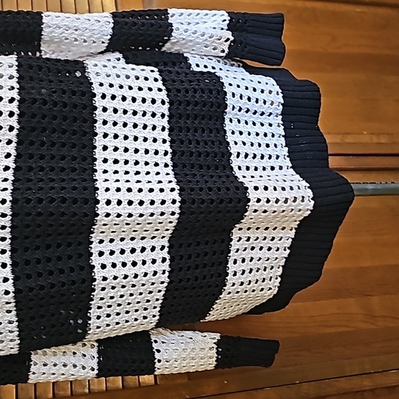 a.n.a a new approach white black color block lose knit sweater Plus 1X - Picture 3 of 7